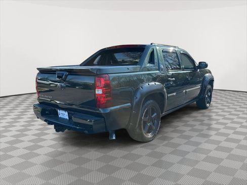 Used 2013 Chevrolet Avalanche LTZ image 3