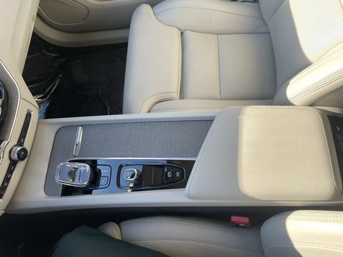 Used 2024 Volvo XC60 B5 Ultimate w/ Climate Package AWD/4WD image 23