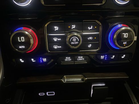 Used 2024 GMC Yukon Denali w/ Denali Reserve Package image 18