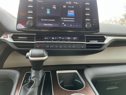 Certified 2024 Toyota Sienna XLE image 21