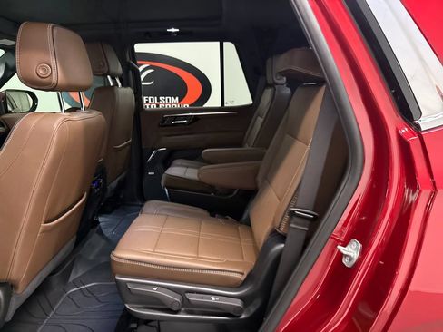Used 2025 Chevrolet Tahoe High Country RWD image 12
