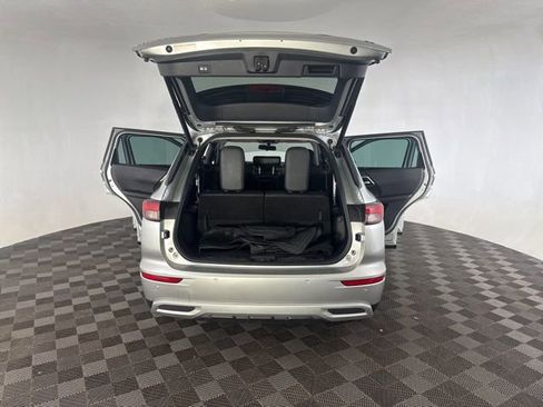 Used 2023 Mitsubishi Outlander SE AWD/4WD image 15