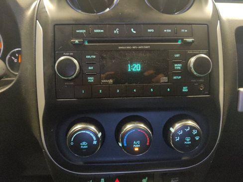 Used 2016 Jeep Compass Latitude AWD/4WD image 25