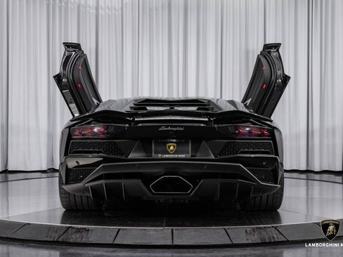 Used 2018 Lamborghini Aventador S image 29