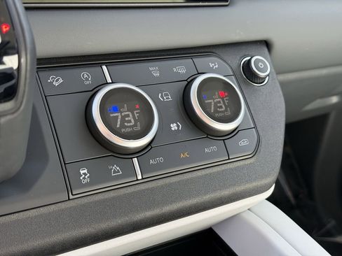 Used 2025 Land Rover Defender 110 X-Dynamic SE image 15