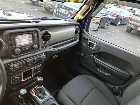 Used 2018 Jeep Wrangler Unlimited Sport image 22