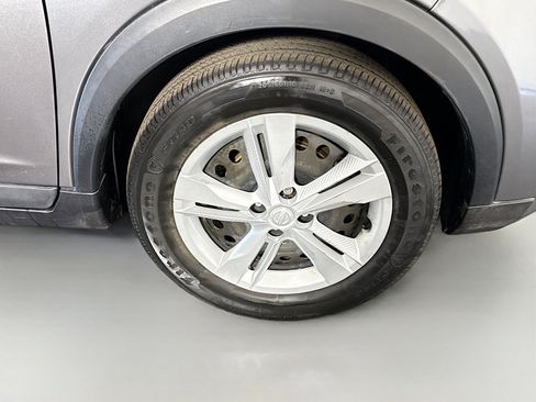 Used 2019 Nissan Kicks S image 32