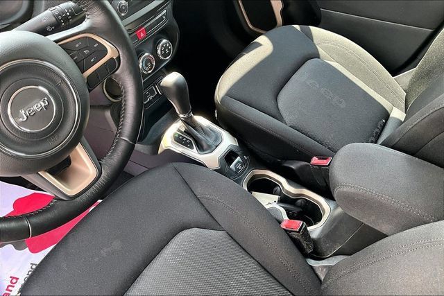 Used 2017 Jeep Renegade Latitude w/ Cold Weather Group AWD/4WD image 16