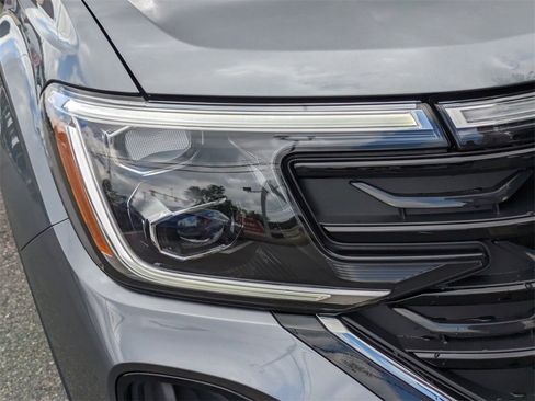 New 2025 Volkswagen Atlas Cross Sport SE image 10