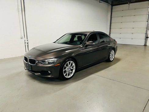 Used 2013 BMW 320i Sedan image 2