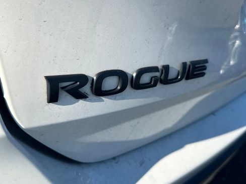 Used 2018 Nissan Rogue SV AWD/4WD image 6