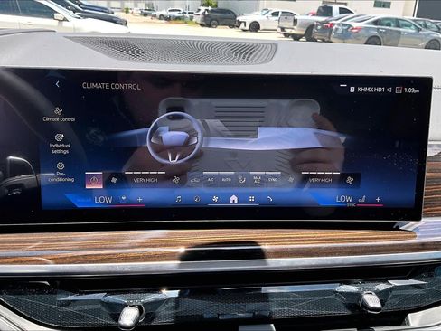 Used 2026 BMW X7 xDrive40i AWD/4WD image 33