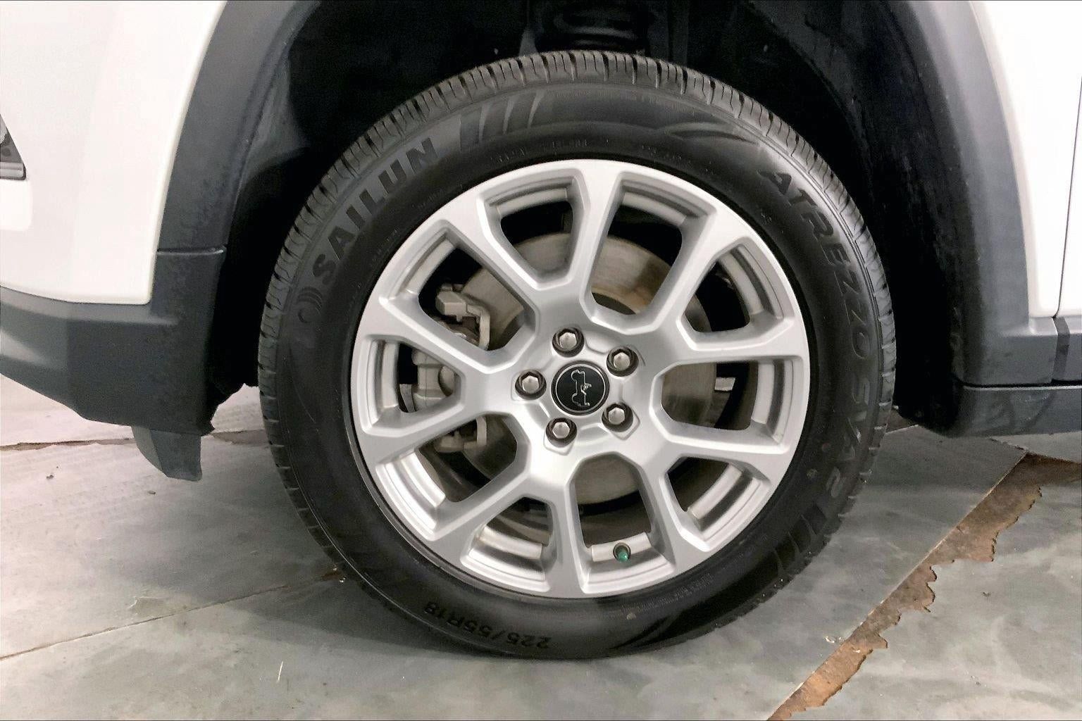 Used 2025 Jeep Compass Limited AWD/4WD image 9