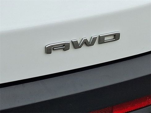 Used 2023 GMC Acadia SLT image 27