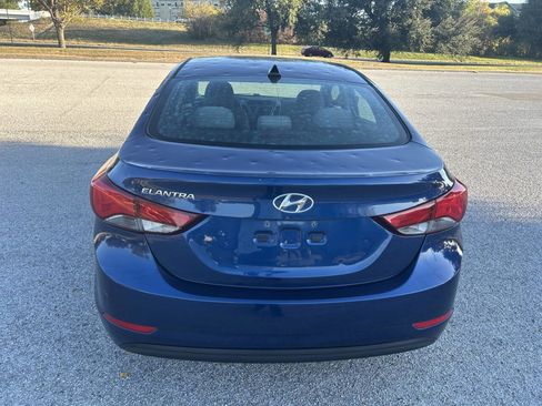 Used 2015 Hyundai Elantra SE image 10