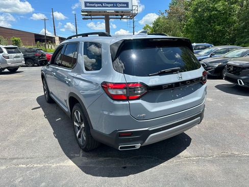 Used 2023 Honda Pilot Touring image 7