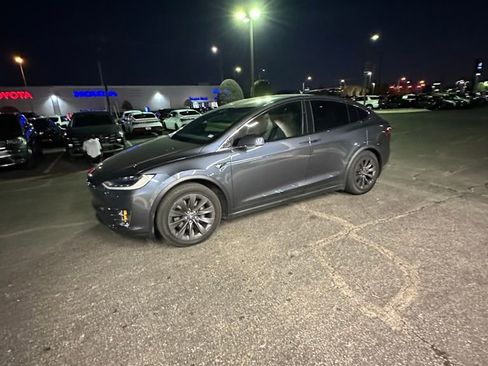 Used 2019 Tesla Model X Long Range image 12