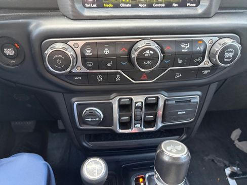 Used 2020 Jeep Wrangler Unlimited Sahara AWD/4WD image 22