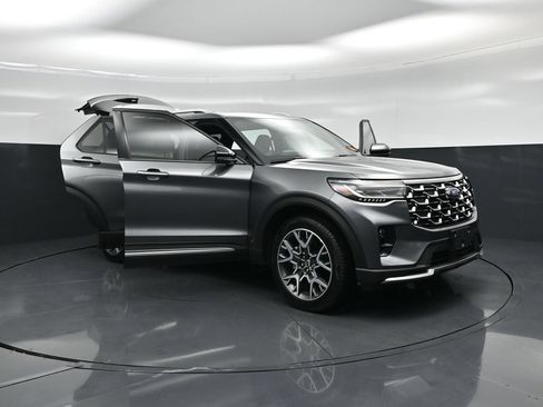 Certified 2025 Ford Explorer Platinum w/ Ultimate Package AWD/4WD image 35