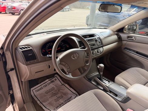 Used 2005 Toyota Camry LE image 9