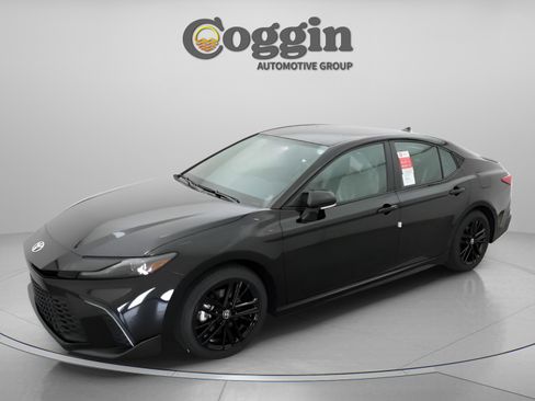 New 2026 Toyota Camry SE image 1