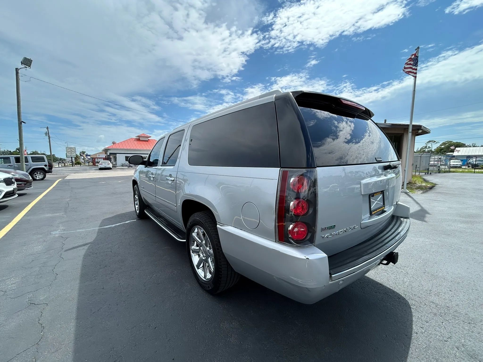 Used 2012 GMC Yukon XL Denali RWD image 15