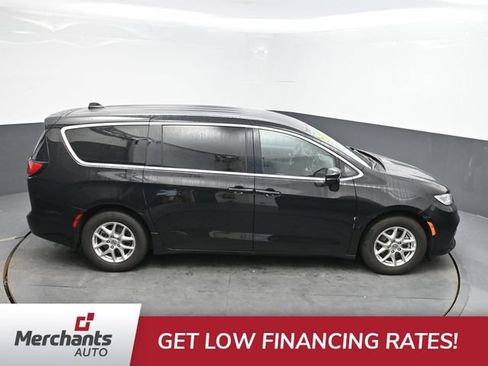Used 2025 Chrysler Pacifica Select FWD image 41