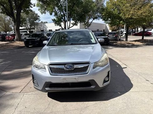 Used 2017 Subaru Crosstrek 2.0i Limited w/ Popular Package #2 AWD/4WD image 2