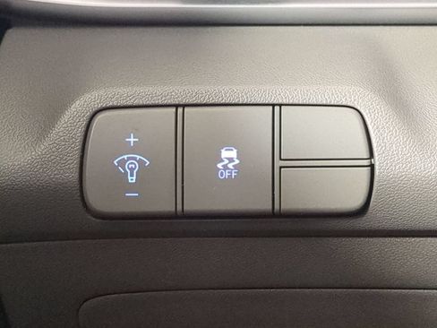 Used 2025 Hyundai Elantra SEL FWD image 28