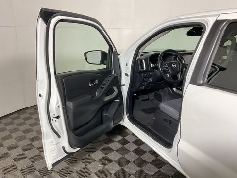 Used 2022 Nissan Frontier SV image 17