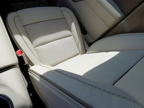 New 2026 GMC Yukon Denali w/ Sun & Power Step Package image 27