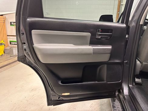 Used 2018 Toyota Sequoia SR5 image 25