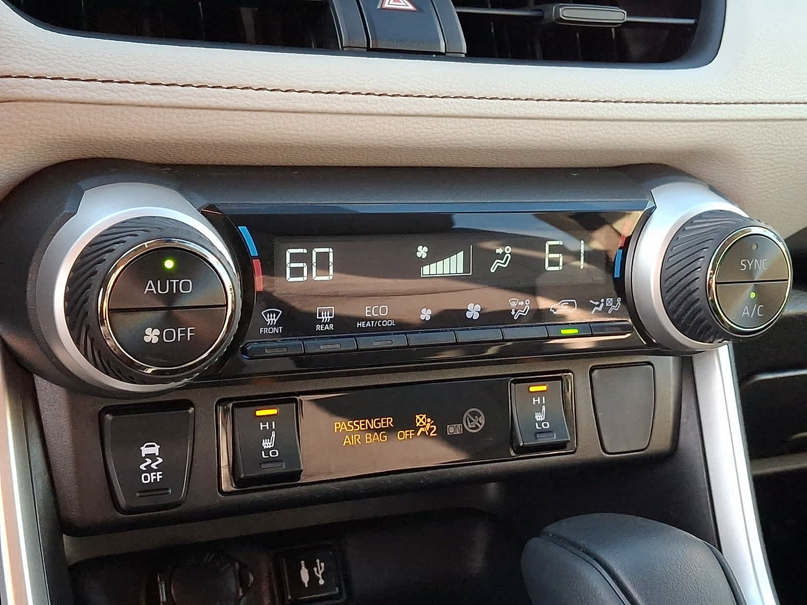 Used 2019 Toyota RAV4 XLE w/ Convenience Package FWD image 18