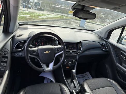 Used 2022 Chevrolet Trax LT w/ LT Convenience Package image 15