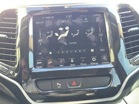 Used 2020 Jeep Cherokee Limited image 19