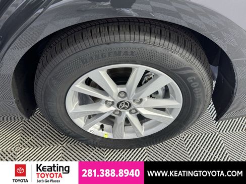 Used 2026 Toyota Camry LE w/ Convenience Package FWD image 15