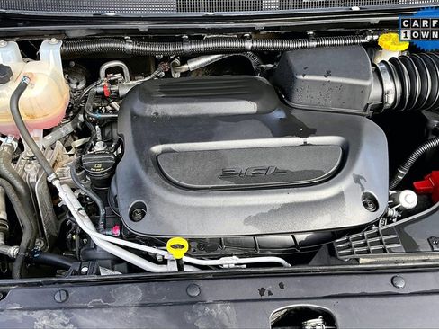 Used 2024 Chrysler Pacifica Touring-L image 9