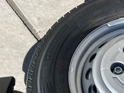 Used 2025 RAM ProMaster 2500 w/ Convenience Group image 5