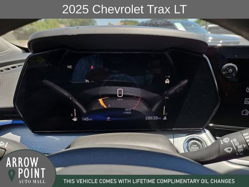 Used 2025 Chevrolet Trax LT FWD image 26