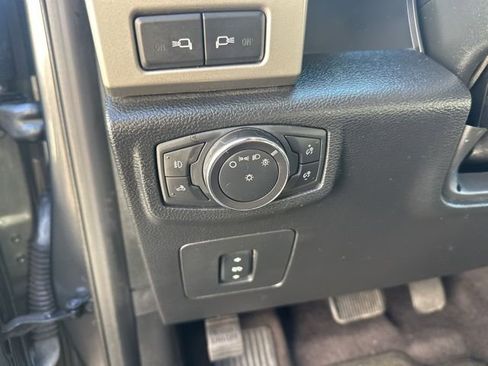 Used 2016 Ford F150 Lariat image 17