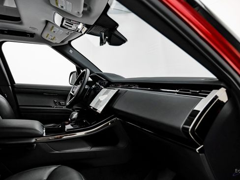 Used 2024 Land Rover Range Rover Sport SE image 39