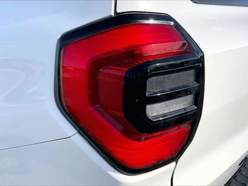 Used 2025 Toyota 4Runner SR5 AWD/4WD image 28