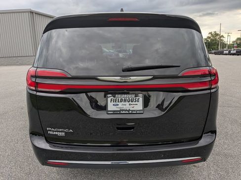 Used 2024 Chrysler Pacifica Touring-L FWD image 16