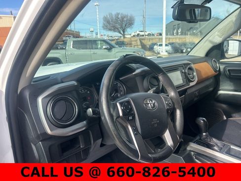 Used 2016 Toyota Tacoma SR5 w/ SR5 Appearance Package (SN) image 12