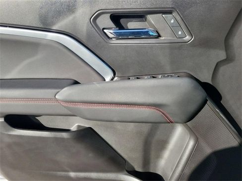 Used 2024 Chevrolet Colorado Z71 w/ Z71 Convenience Package 2 image 15