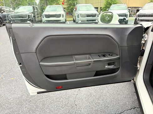 Used 2009 Dodge Challenger SE RWD image 10