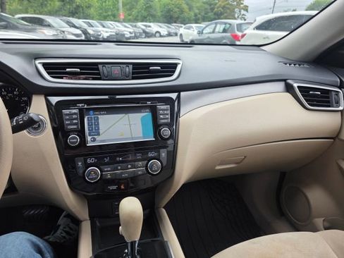 Used 2015 Nissan Rogue SV w/ SV Premium Package FWD image 16