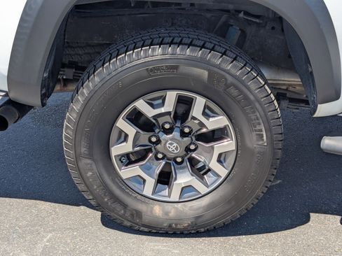Used 2020 Toyota Tacoma TRD Off-Road AWD/4WD image 12