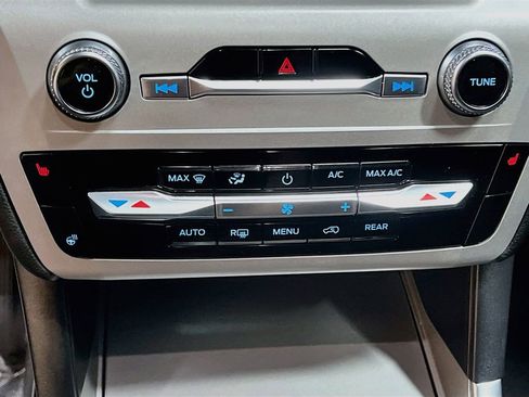 Used 2024 Ford Explorer XLT w/ Equipment Group 202A image 15