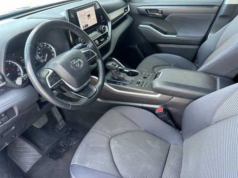 Used 2024 Toyota Highlander LE image 9